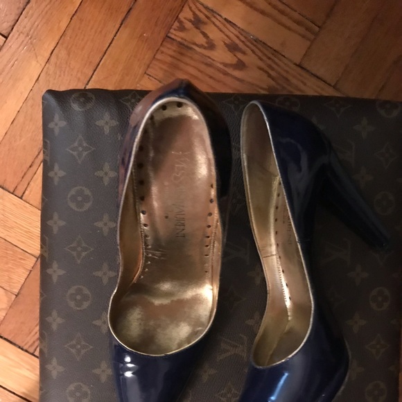 YVES SAINT LAURENT Blue Patent Leather Pumps - Picture 7 of 7